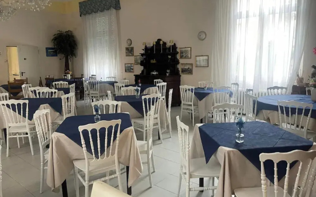Room-viareggio Rooms Facing the sea