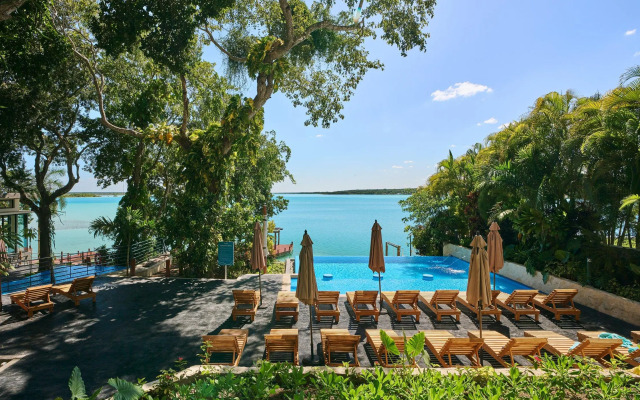 Cristalino Lagoon Front Hotel Restaurant & SPA