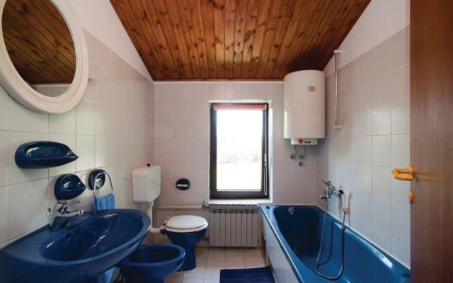 Bruno - Spacious Yard - A1