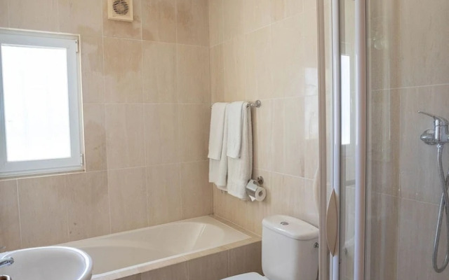 Silver Beautiful 4 Bedroom Vila Just Steps TO TH