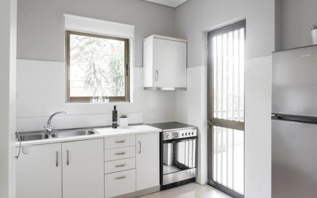 Pleasant 2BR Apartment near HELEXPO by UPSTREET
