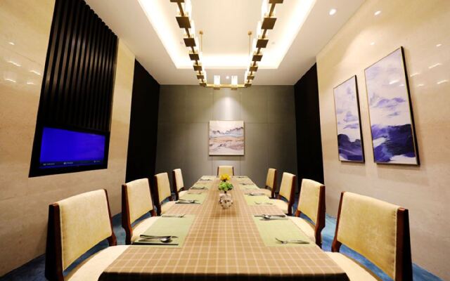 Xinhua Jian'guo Hotel