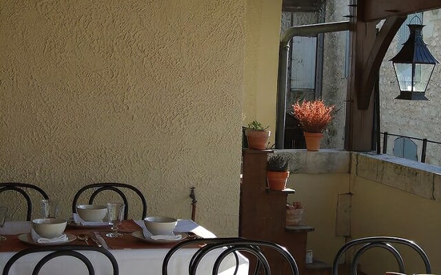 L'Entrée Chambres et Table d'Hôtes