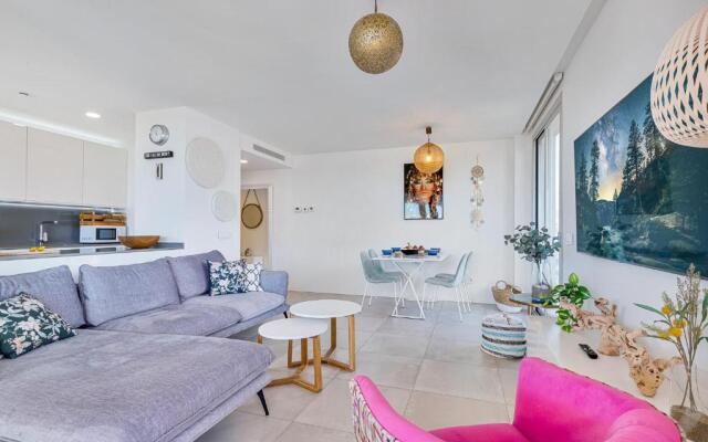 Lovely 3 bedroom apartment next to higueron area.