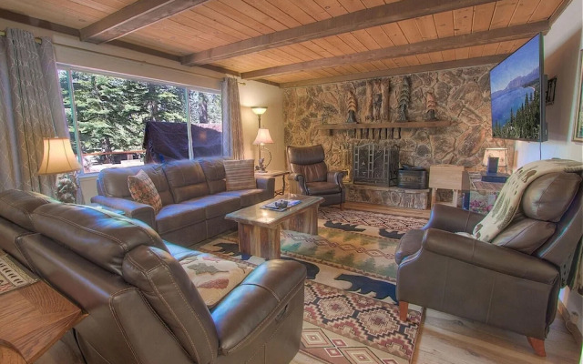 Bowers Mansion 3 Bedroom Home by Redawning