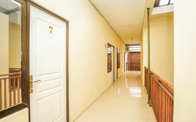 OYO 494 Nadia Homestay Syariah Near RSU Premier Surabaya Kota Surabaya