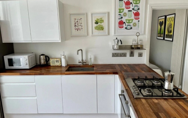 Grand & Graceful One Bed Flat in Clifton Village