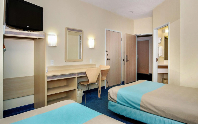 Motel 6 Peterborough, ON
