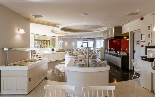 Pearl Beach Hotel