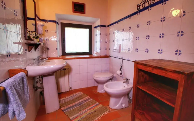 Farmhouse in Val D'orcia Charm