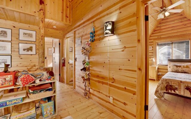 Binky's Mountain Hideaway #2455