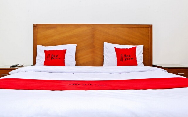 Residences by RedDoorz near Rumah Mode