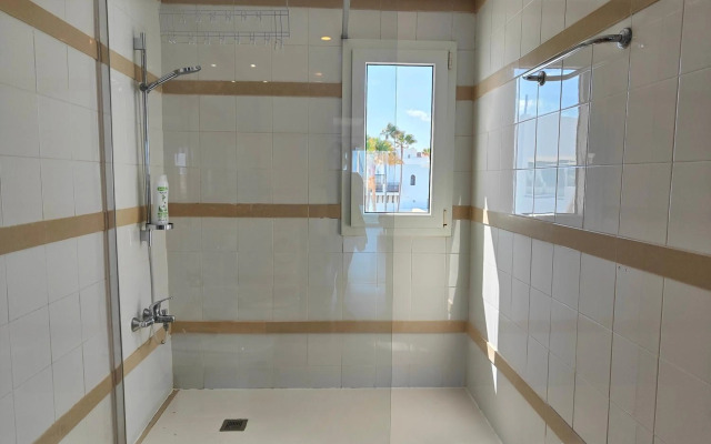 BLUE BREEZE house with pool facing sea