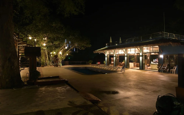 Phi Phi Long Beach Bungalow