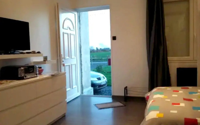 Studio in Vierville-sur-mer, With Enclosed Garden and Wifi