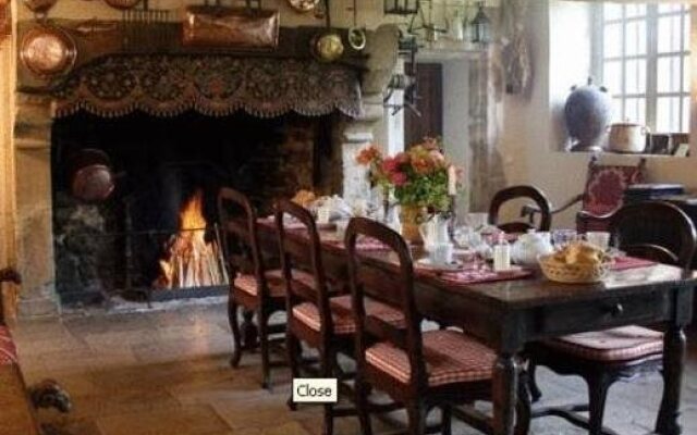 Chateau De Pont-Rilly