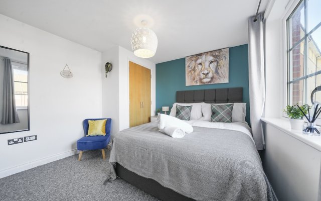 Modern Luxury 2 Bed Apartment 6 Guests En-Suite Netflix Wi-Fi
