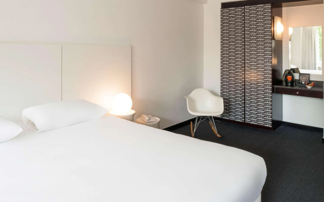Louise Hotel - Image 5