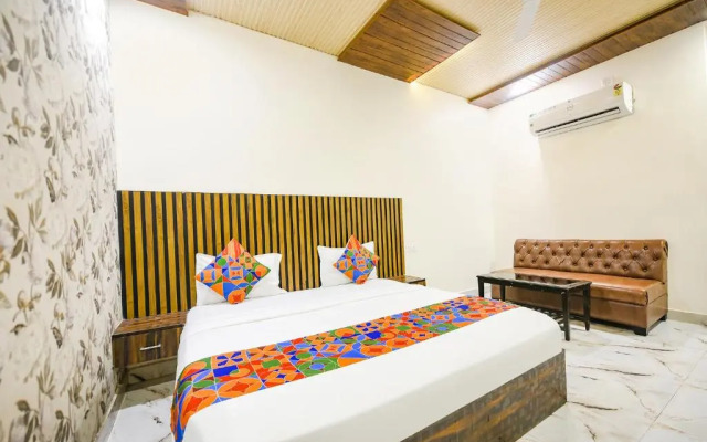 Crystal Palace by OYO Rooms