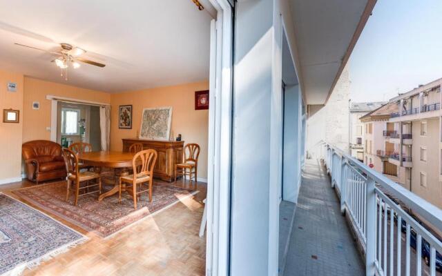 85 m2, calme , parking, centre ville