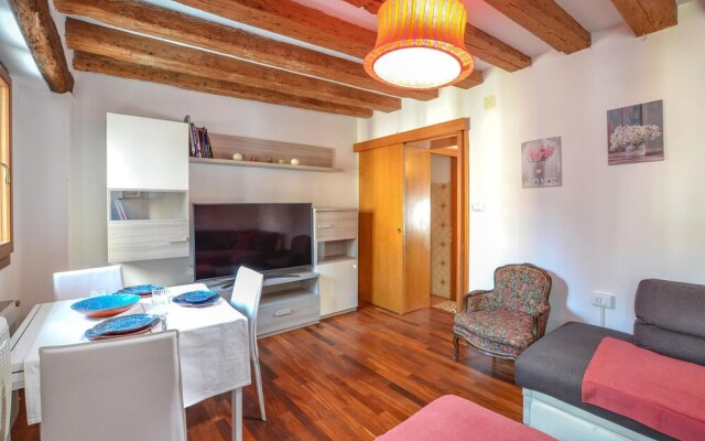 Nice Apartment in Venezia With 2 Bedrooms and Wifi