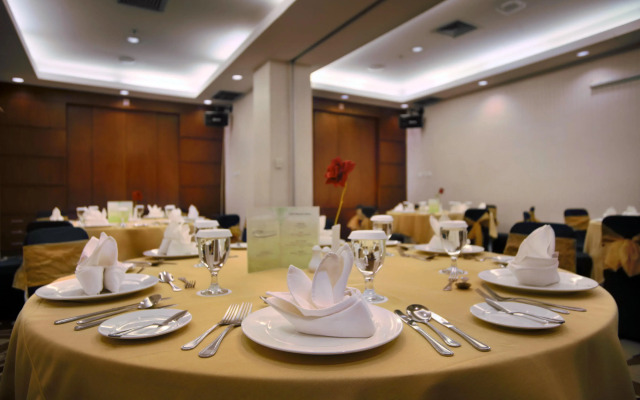 Royal Palm Hotel & Conference Center Cengkareng
