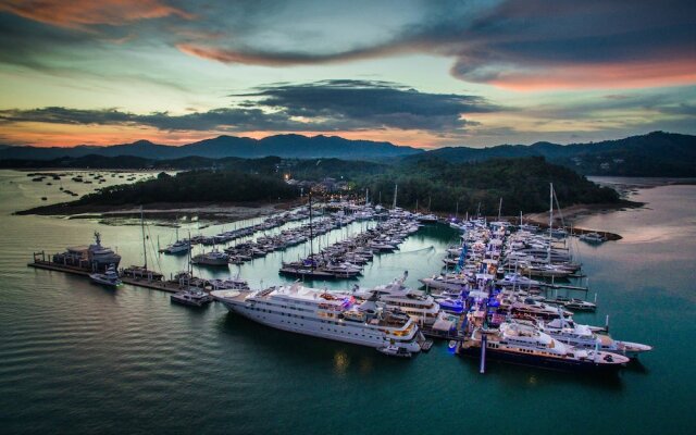 Discover Catamaran Phuket - LAGOON440