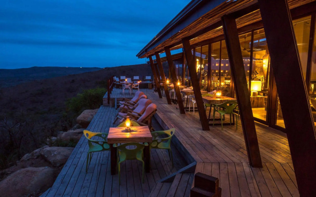 Rhino Ridge Safari Lodge