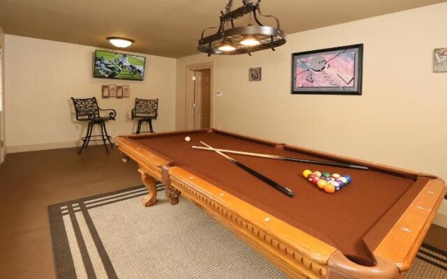 Cedar Falls 8 3 Br cabin by RedAwning