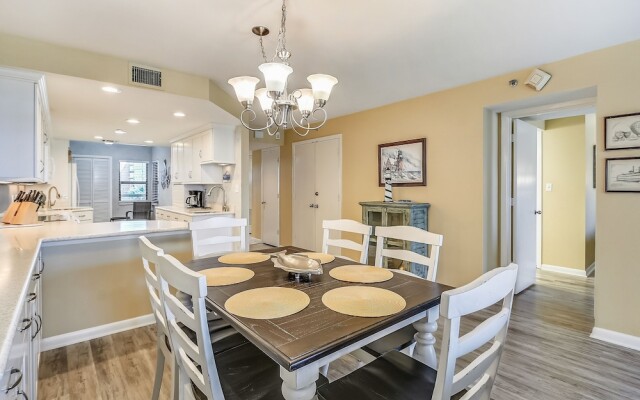 Inlet Reef 213 2 Bedroom Condo by RedAwning