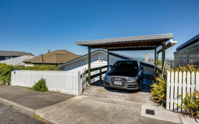 Views on Colenso - Napier Holiday Home