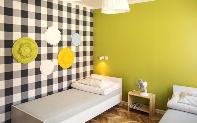 Dizzy Daisy Hostel