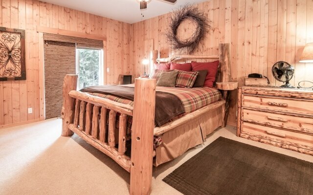 Meadow Wood Lodge 3 Bedroom Home by NW Comfy Cabins by Redawning