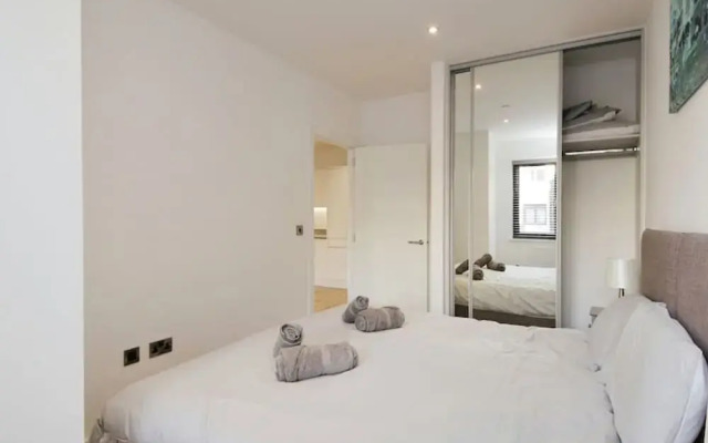 Modern Comfort: Seven Stays Broadoaks