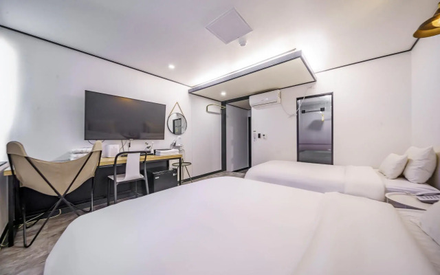 Changwon Bongok-dong Fine Avenue Hotel