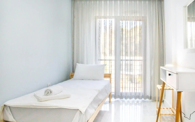 Sleek Flat w Garden 5 min to Beach in Milas