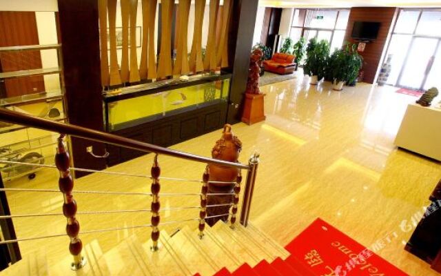 Liaoyang Qianyuelong Holiday Hotel