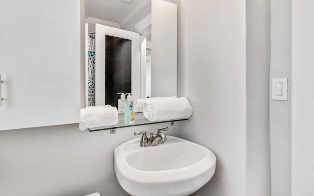 2 bedroom, Georgia Avenue