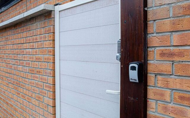 1-bed Apartment With Private hot Tub, Sauna & gym