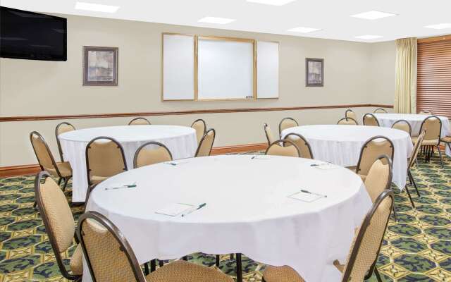 Wingate by Wyndham Lafayette Airport