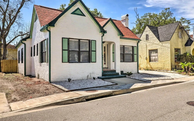 Stunning Jacksonville Getaway w/ Backyard!