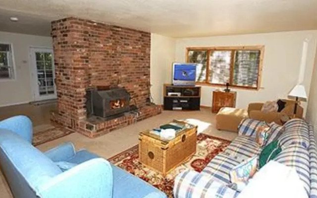 RedAwning June Way Holiday home 1