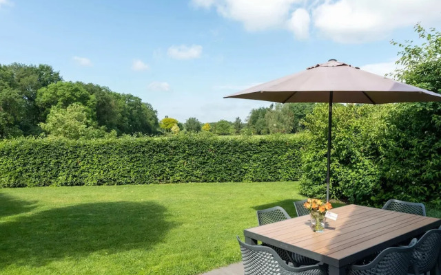 Carefully Furnished House with Bath near Mookerplas