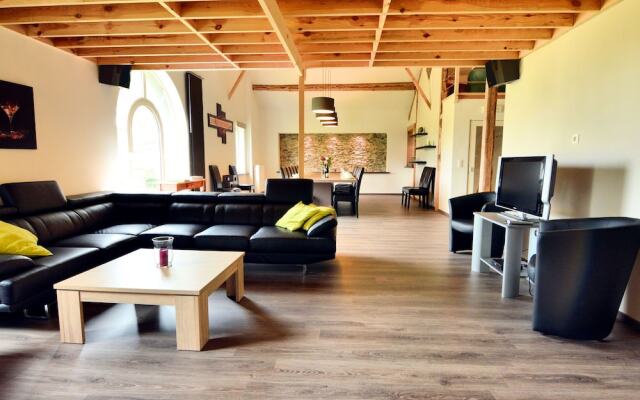 Garden-view Holiday Home in La Roche-en-ardenne