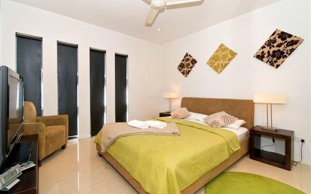 Villa Garfield Surfers Paradise