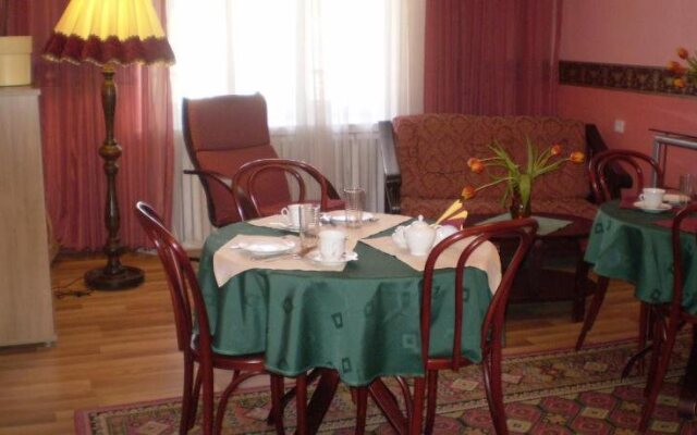 Romeo Family Apartments