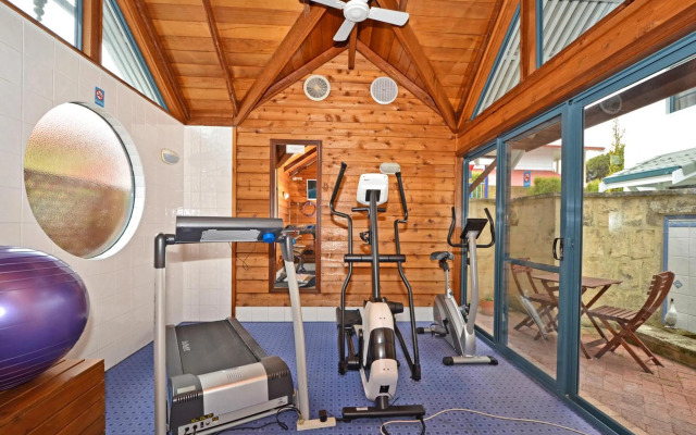 Dolphin Lodge
