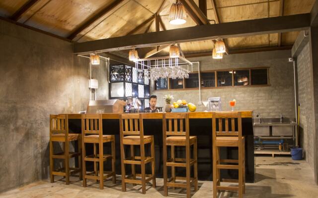 Demoso Lodge - Hostel
