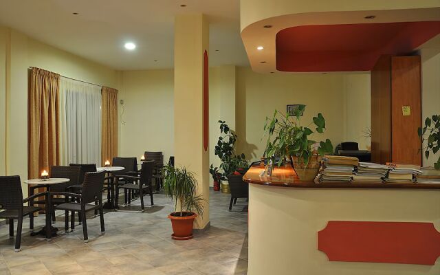 Hotel Pyrros