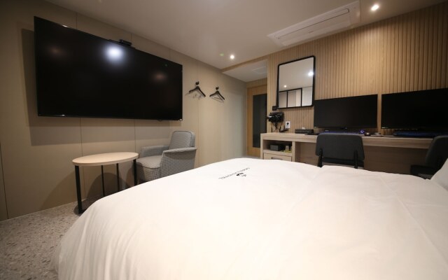 Gorilla Hotel the  Wonju
